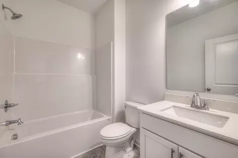 Bath - 2584 Misty Creek Dr, Nashville, TN 37207 photo 1 of 5