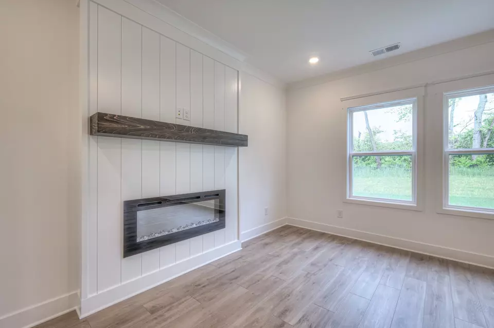 Living - 2584 Misty Creek Dr, Nashville, TN 37207 photo 4 of 4
