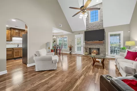721 Sleek Fox Dr, Clarksville, TN 37040