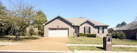 653 Weathervane Dr, Gallatin, TN 37066