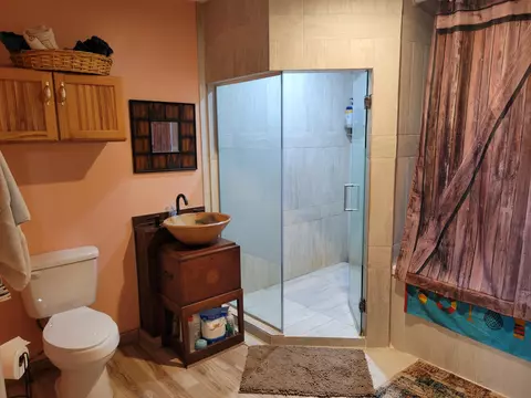 Bath - 8484 Highway 150, Sequatchie, TN 37374 photo 6 of 8