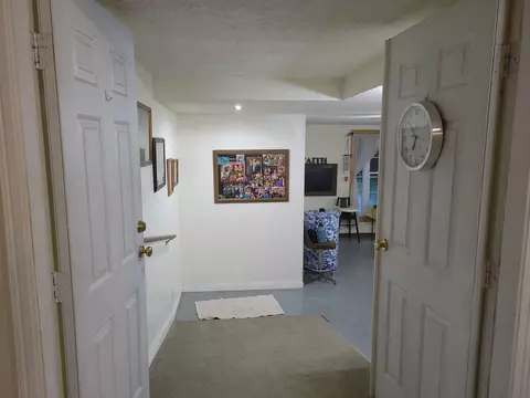 Entry Way - 8484 Highway 150, Sequatchie, TN 37374 photo 6 of 10