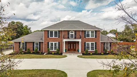 700 Cumberland Hills Dr, Hendersonville, TN 37075