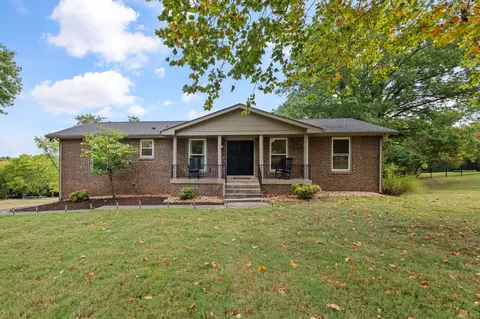 155 Country Club Dr, Hendersonville, TN 37075