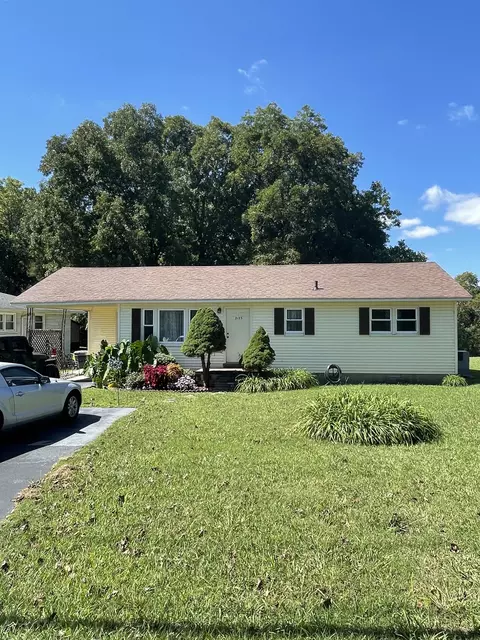 2125 W Gaines St W, Lawrenceburg, TN 38464
