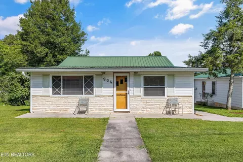 904 Ridge Rd, Maryville, TN 37803