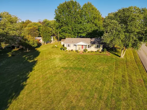 301 Old Highway 31w E, Cottontown, TN 37048