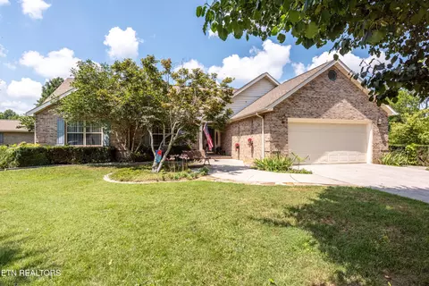 135 Windsor Dr, Maryville, TN 37803