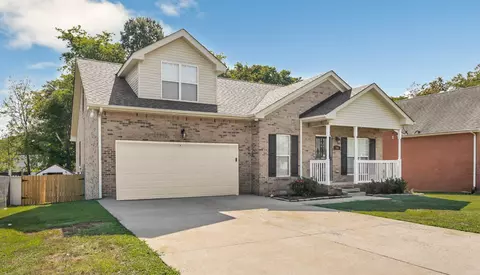 305 Maple Park Dr, Clarksville, TN 37040