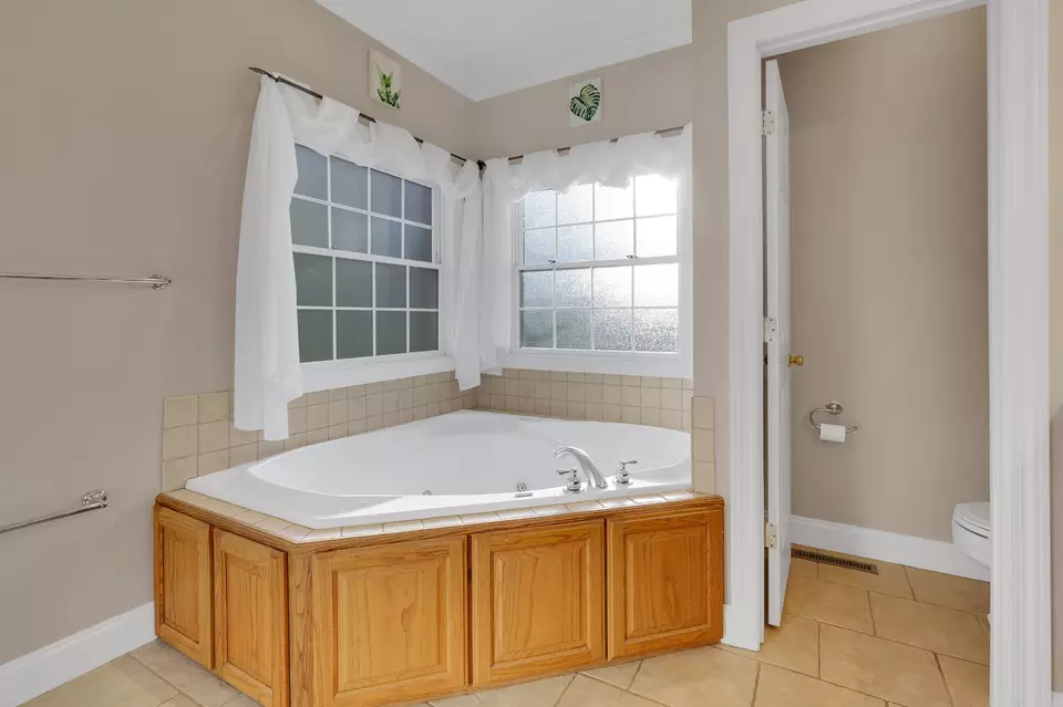 Bath - 481 Matts Hollow Rd, Manchester, TN 37355 photo 2 of 6