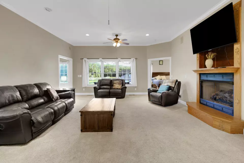 Living - 481 Matts Hollow Rd, Manchester, TN 37355 photo 4 of 5