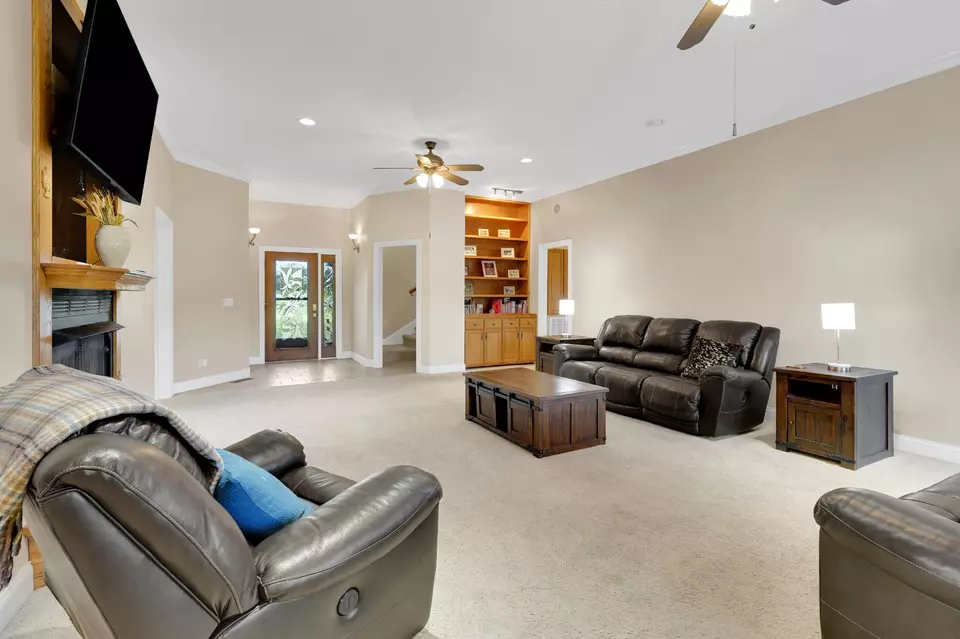 Living - 481 Matts Hollow Rd, Manchester, TN 37355 photo 5 of 5