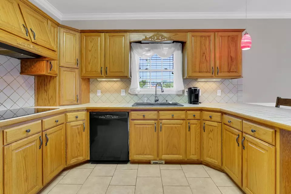 Kitchen - 481 Matts Hollow Rd, Manchester, TN 37355 photo 2 of 4