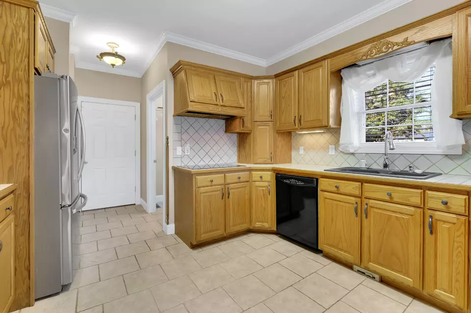 Kitchen - 481 Matts Hollow Rd, Manchester, TN 37355 photo 3 of 4