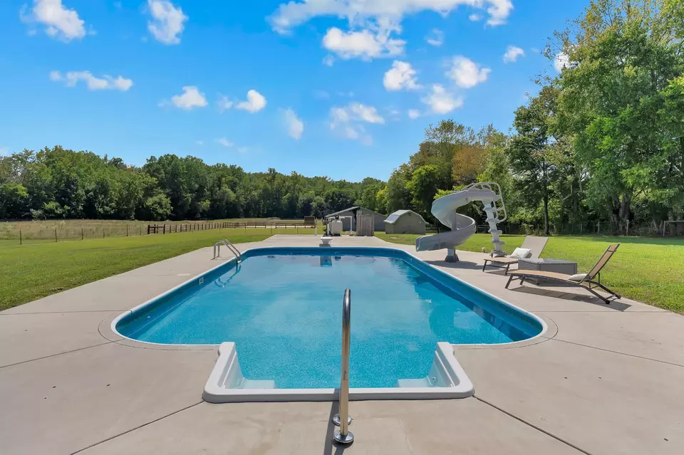 Exterior - 481 Matts Hollow Rd, Manchester, TN 37355 photo 10 of 14