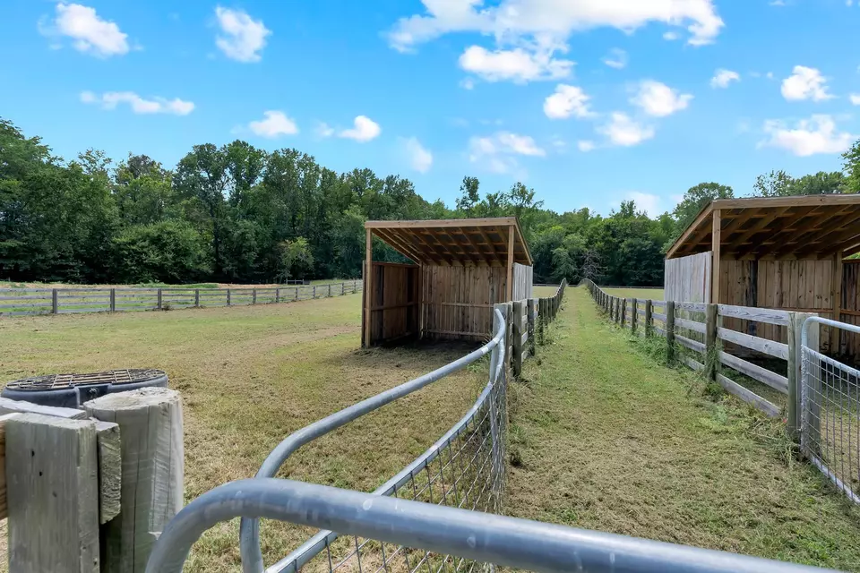 Exterior - 481 Matts Hollow Rd, Manchester, TN 37355 photo 9 of 14