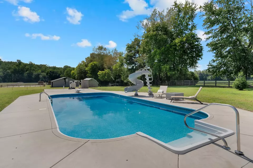 Exterior - 481 Matts Hollow Rd, Manchester, TN 37355 photo 11 of 14