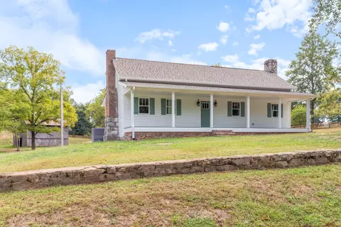 260 Old Highway 48, Charlotte, TN 37036