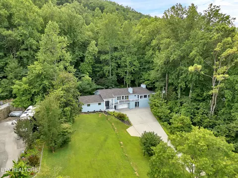 355 E Chestnut Hill Rd, Townsend, TN 37882 photo 2