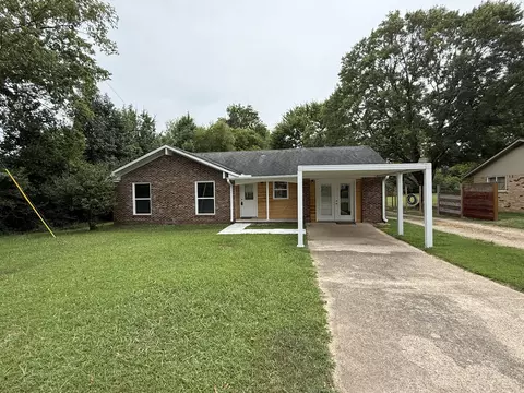 215 Laurel Dr, Adamsville, TN 38310