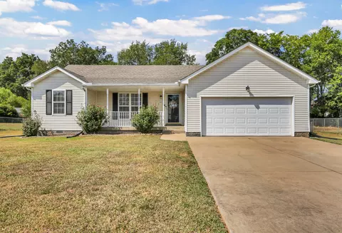 1047 Waterford Cir, Clarksville, TN 37040