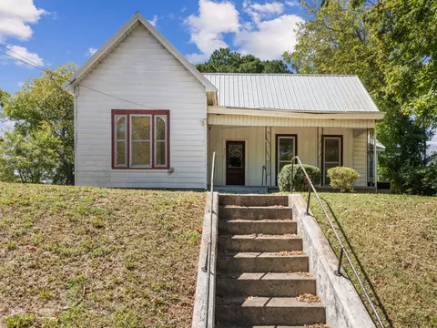 718 Gracey Ave, Clarksville, TN 37040
