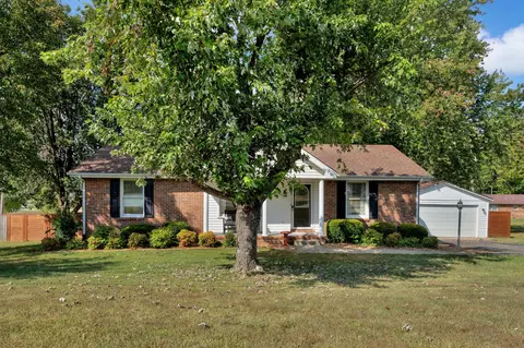 3505 Curtiswood Ln E, Springfield, TN 37172