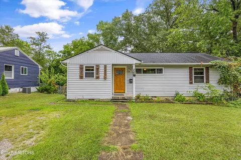 135 W Arrowwood Rd, Oak Ridge, TN 37830