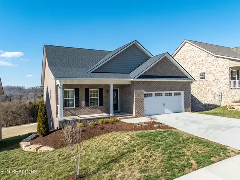 581 Timberline Dr, Lenoir City, TN 37772