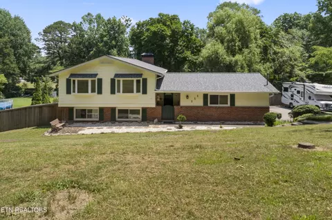 111 Mohawk Rd, Oak Ridge, TN 37830