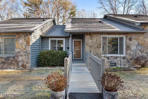 128 Hazleton Ln, Oak Ridge, TN 37830