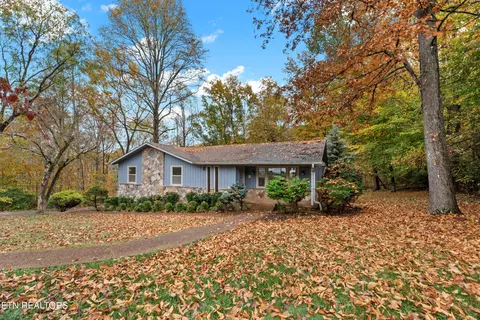 222 Thomason Ln, Oliver Springs, TN 37840