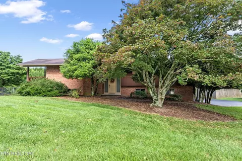 103 Albright Rd, Oak Ridge, TN 37830