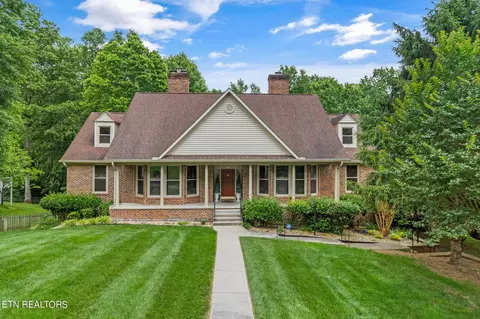 102 Amanda Pl, Oak Ridge, TN 37830
