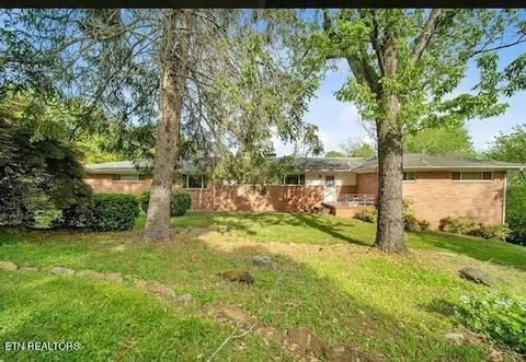 108 E Morningside Dr, Oak Ridge, TN 37830