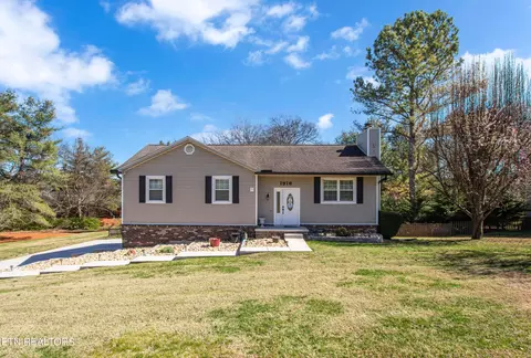 1916 Bishops Bridge Rd, Knoxville, TN 37922