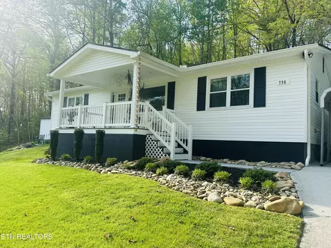796 Sulphur Springs Rd, Clinton, TN 37716