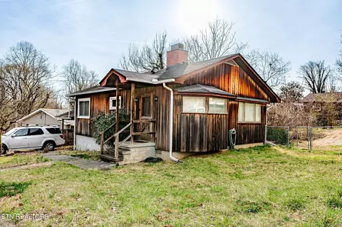 111 E Price Rd, Oak Ridge, TN 37830
