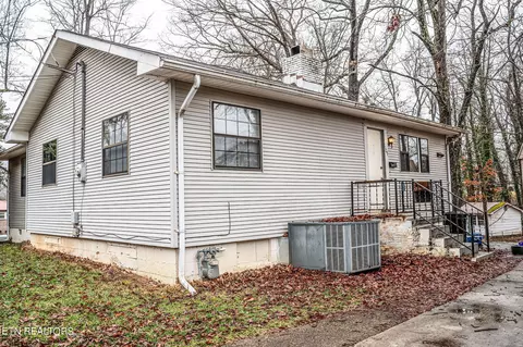 109 Gordon Rd, Oak Ridge, TN 37830