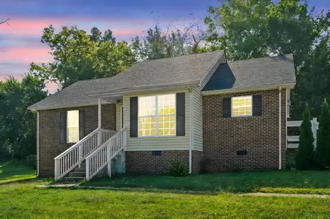 1027 Woodbrier Ln, Greenbrier, TN 37073
