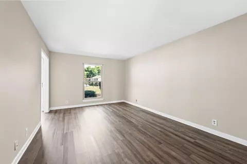 Living - 1011 Murfreesboro Rd #E3, Franklin, TN 37064 photo 1 of 3