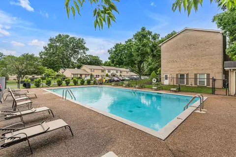 Exterior - 1011 Murfreesboro Rd #E3, Franklin, TN 37064 photo 6 of 7