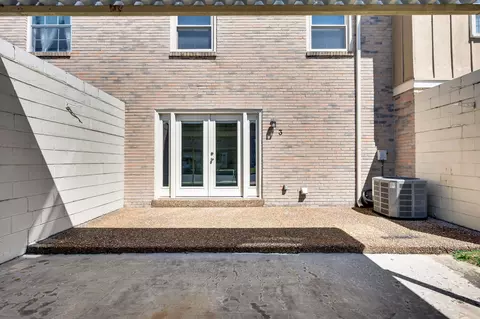 Exterior - 1011 Murfreesboro Rd #E3, Franklin, TN 37064 photo 2 of 7