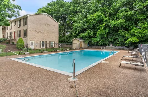 Exterior - 1011 Murfreesboro Rd #E3, Franklin, TN 37064 photo 5 of 7