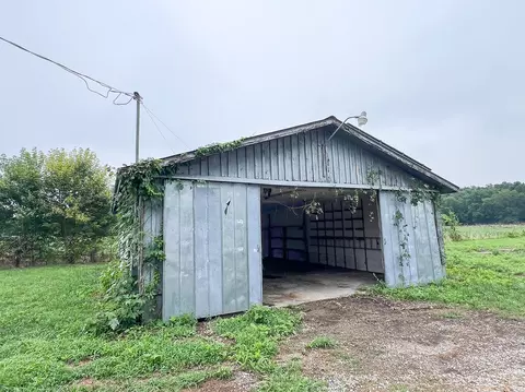 836 Spur Rd, Decherd, TN 37324 photo 4