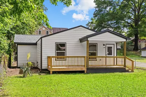 1366 Lakeview Dr, Rossville, GA 30741