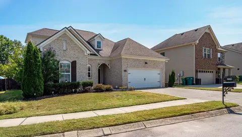 Exterior - 1064 Daniel Ln, Spring Hill, TN 37174 photo 3 of 9