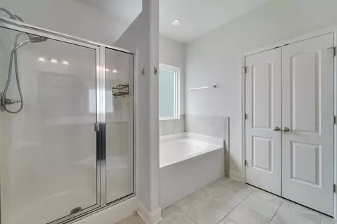 Bath - 1064 Daniel Ln, Spring Hill, TN 37174 photo 2 of 4