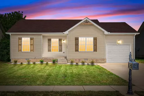 511 Fox Trot Dr, Clarksville, TN 37042