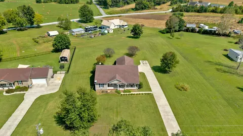 147 Golf Shores Dr, Winchester, TN 37398